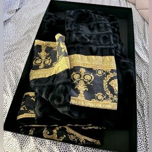 This rope is gently used. It has been worn and washed one time.